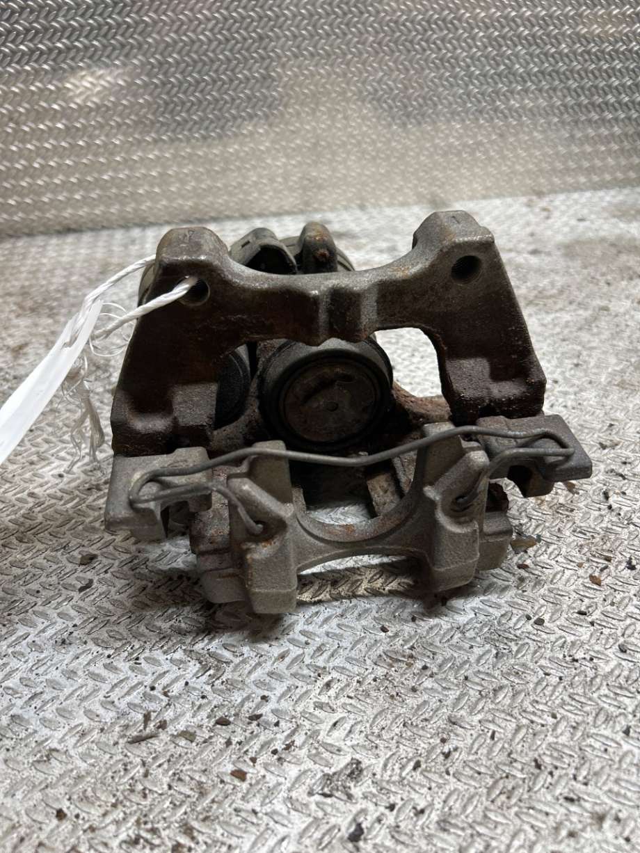 Bremsecaliper høyre bak til VW e-Golf 2014-2017 (Fase 1) (VOLKSWAGEN|8V0615424D|)