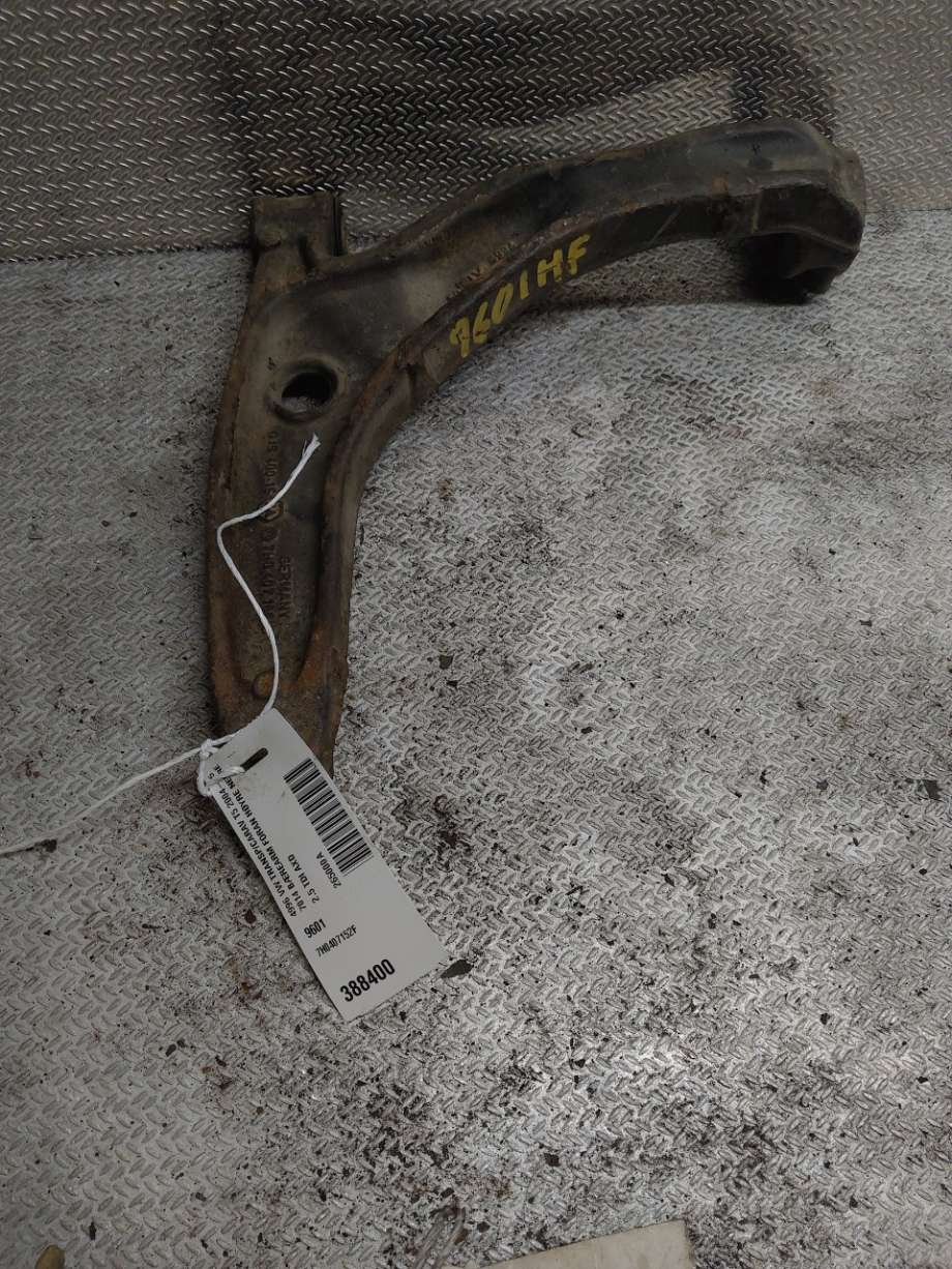 Bærebru høyre foran nedre til VW Transporter / Caravelle, 2003-2009 (Fase 1) (T5) (T5) (VOLKSWAGEN|7H0407152F)