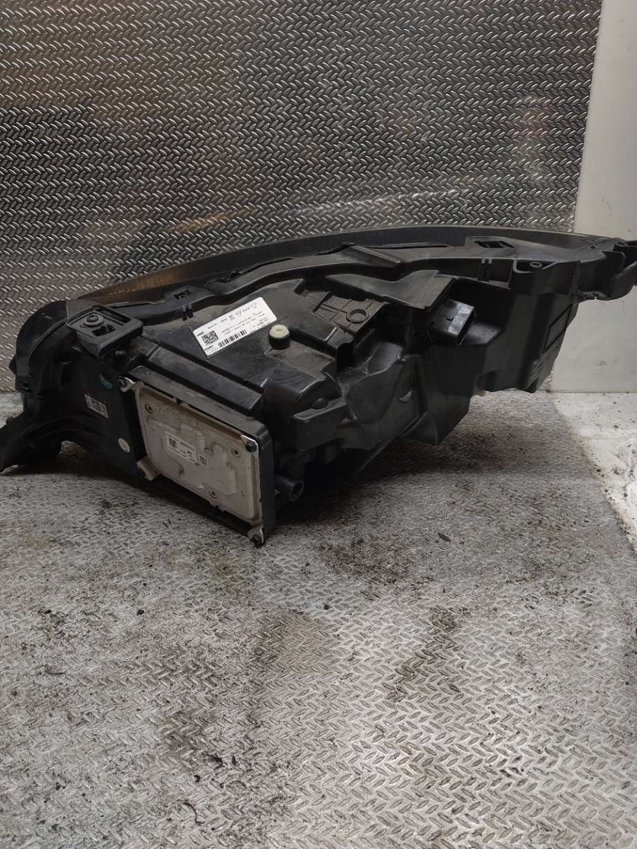 Frontlykt høyre halogen til Peugeot 208 2019-->> (Type II)  (9850597780|)