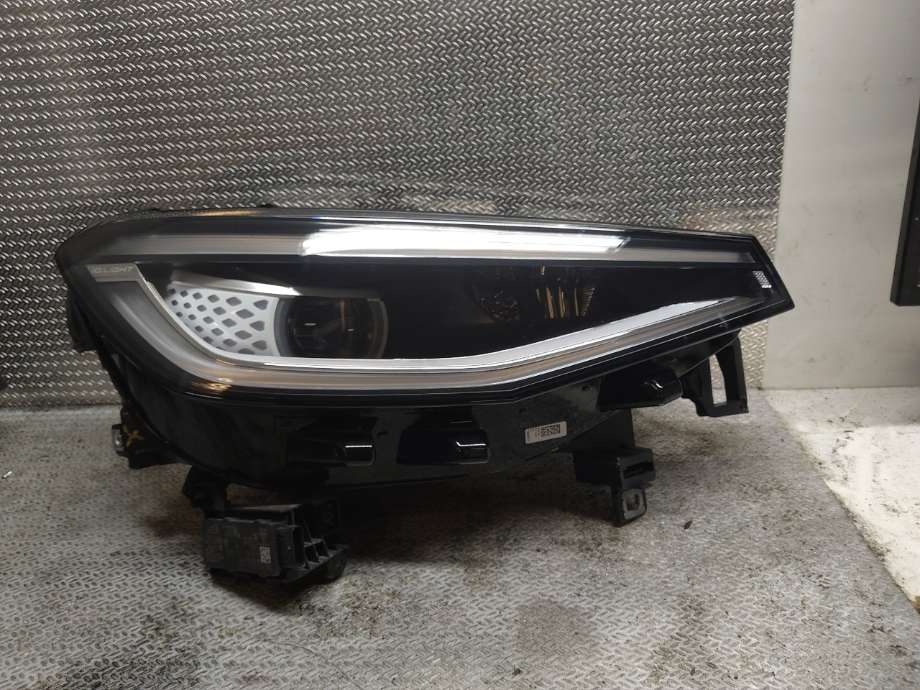 Frontlykt høyre halogen til VW ID.4 2020-->> (VOLKSWAGEN|11B941078H|11B941078G)