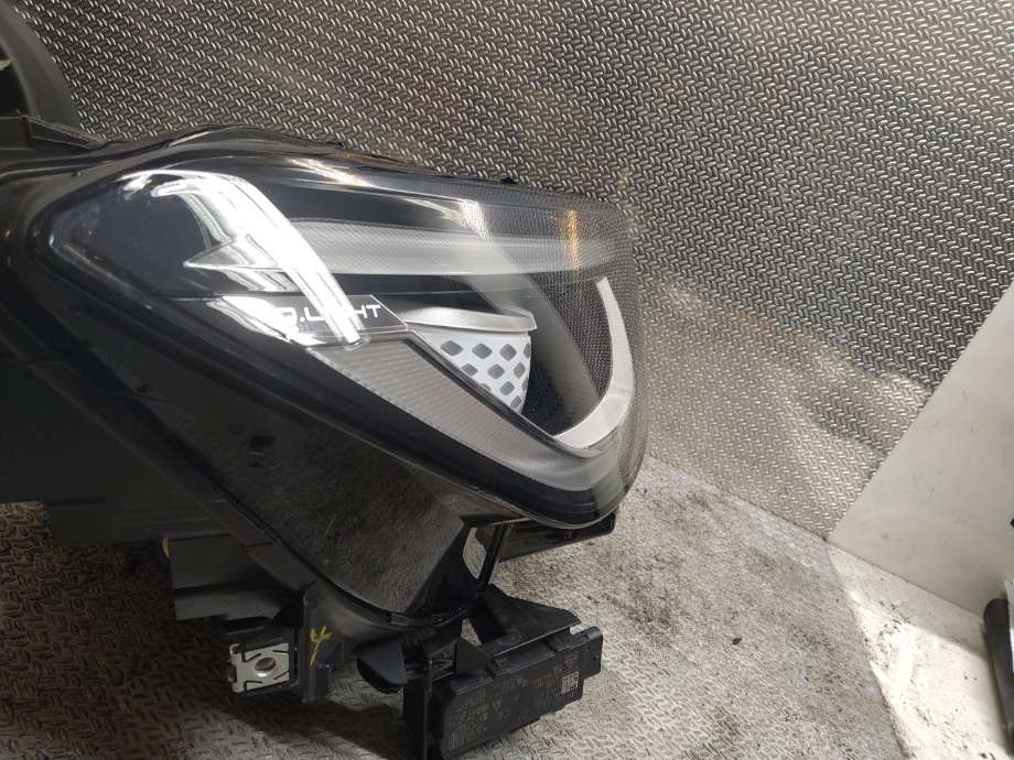 Frontlykt høyre halogen til VW ID.4 2020-->> (VOLKSWAGEN|11B941078H|11B941078G)