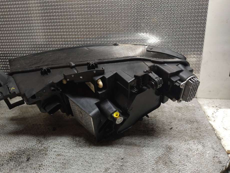 Frontlykt høyre halogen til VW ID.4 2020-->> (VOLKSWAGEN|11B941078H|11B941078G)