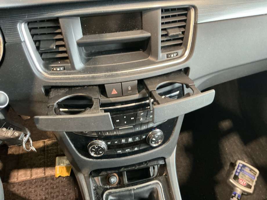 Dashbord koppholder til Peugeot 508, 2011-2014 (Type I, Fase 1) (PEUGEOT|)