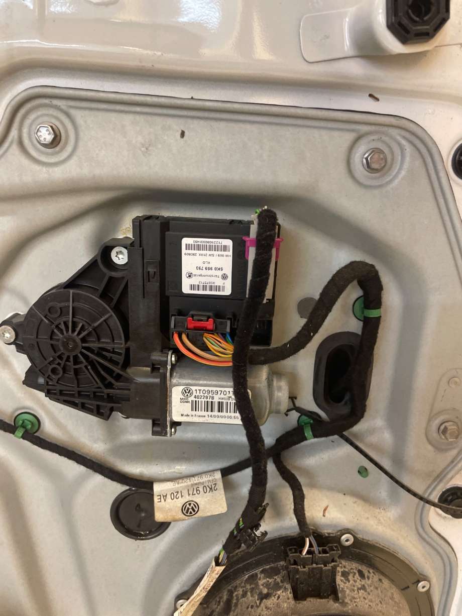 Ruteheis venstre foran til VW Caddy 2004-2010 (Type III, Fase 1)  (VOLKSWAGEN|1T0959701AF||1T0959701T)