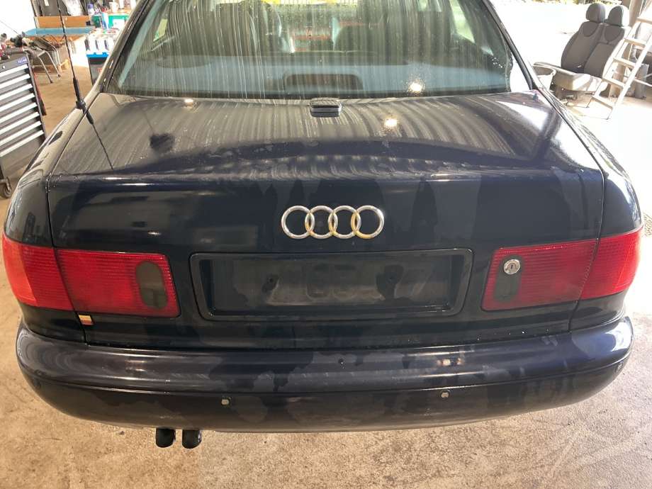 Bakluke sedan til Audi A8, 1995-2002 (Type I) (AUDI|)