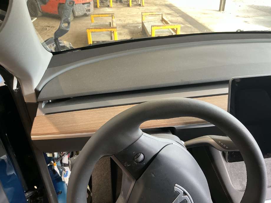 Dashbord til Tesla Model Y, 2021-2024 (Type I)  (TESLA|)