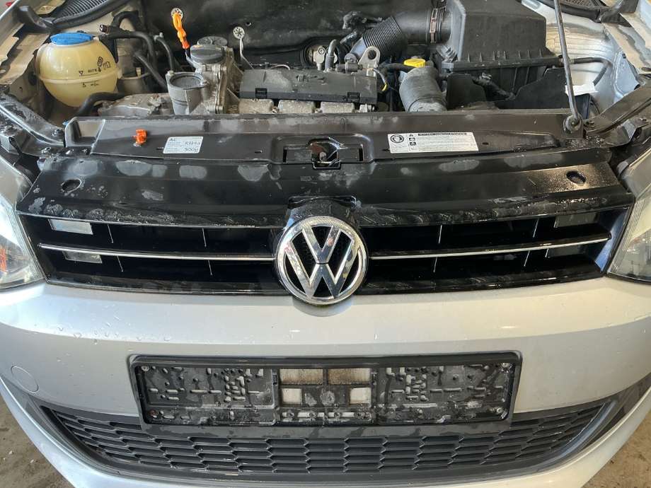 Grill til VW Polo, 2009-2014 (Type V, Fase 1)  (VOLKSWAGEN|)