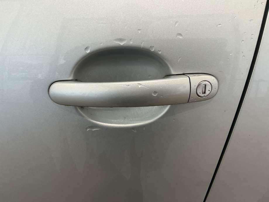Dørhåndtak utv venstre foran til VW Polo, 2009-2014 (Type V, Fase 1)  (VOLKSWAGEN|)