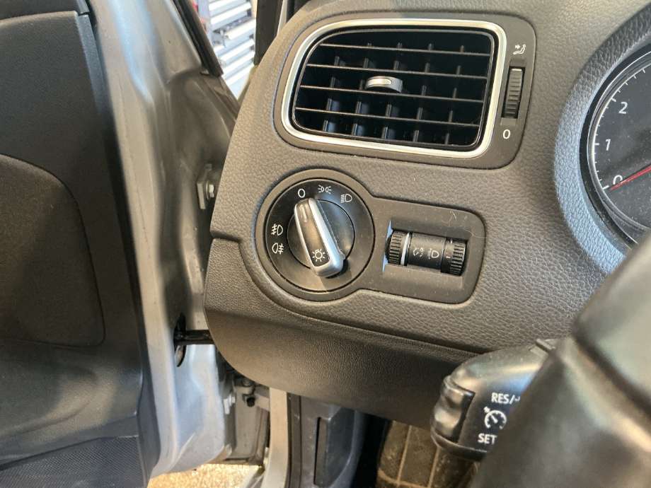 Bryter lys til VW Polo, 2009-2014 (Type V, Fase 1)  (VOLKSWAGEN|)