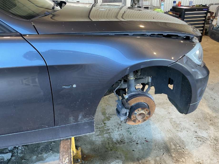 Skjerm høyre foran til BMW 3-Serie, 2005-2011 (E90/E91/E92/E93) (E90/E91/E92/E93) (BMW|)