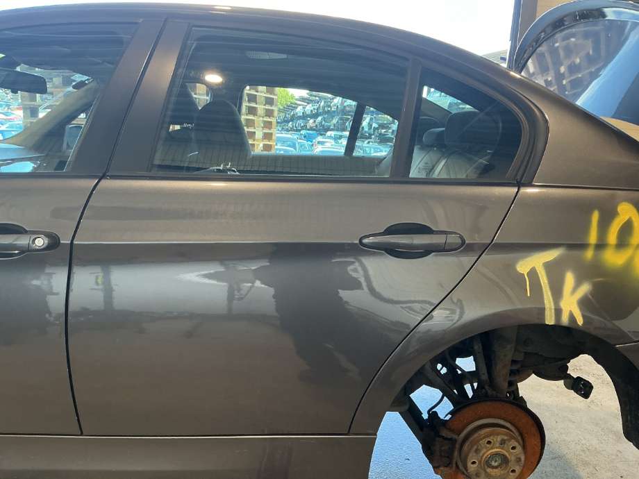 Dør venstre bak til BMW 3-Serie, 2005-2011 (E90/E91/E92/E93) (E90/E91/E92/E93) (BMW|)