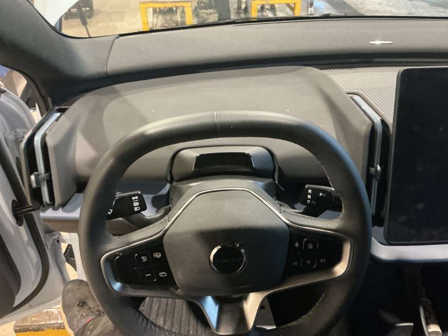 Dashbord til Volvo EX30, 2023-->>  