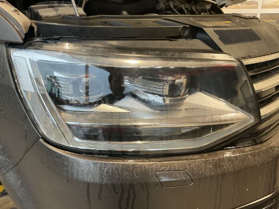 Frontlykt høyre halogen til VW Transporter / Caravelle, 2015-2019 (T6) (T6) (VOLKSWAGEN|)