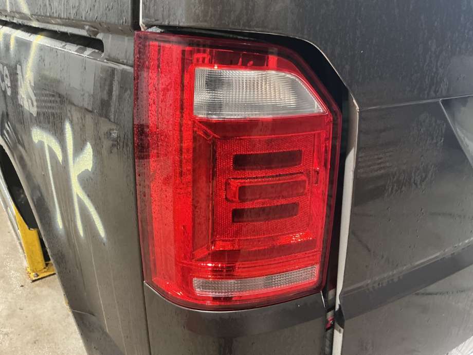 Baklykt venstre til VW Transporter / Caravelle, 2015-2019 (T6) (T6) (VOLKSWAGEN|)