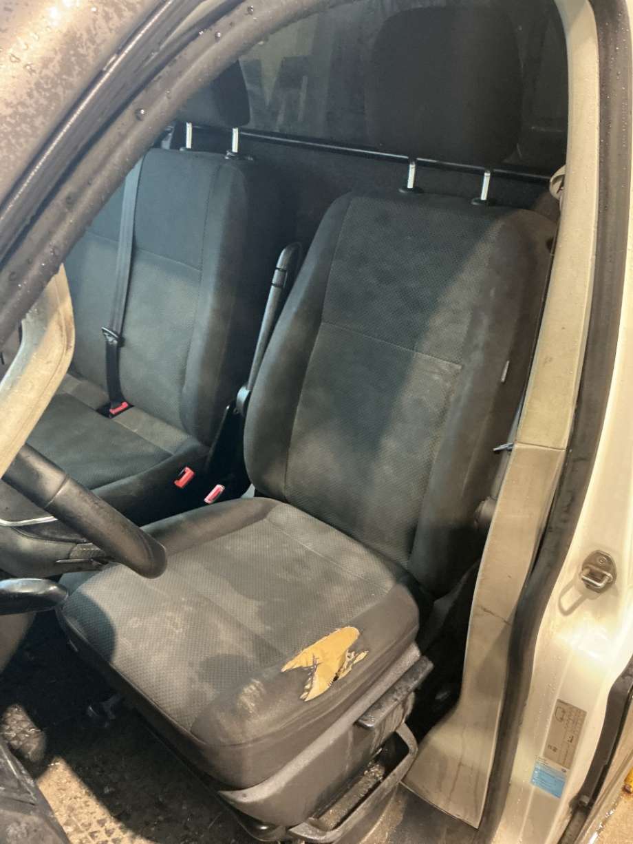Sete foran venstre til VW Transporter / Caravelle, 2015-2019 (T6) (T6) (VOLKSWAGEN|)