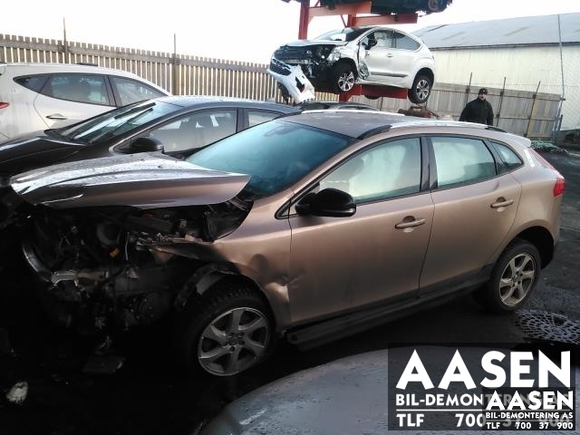 Volvo V40 2012-2019 , Motorkode: D4162T, Girkassekode: 1285041