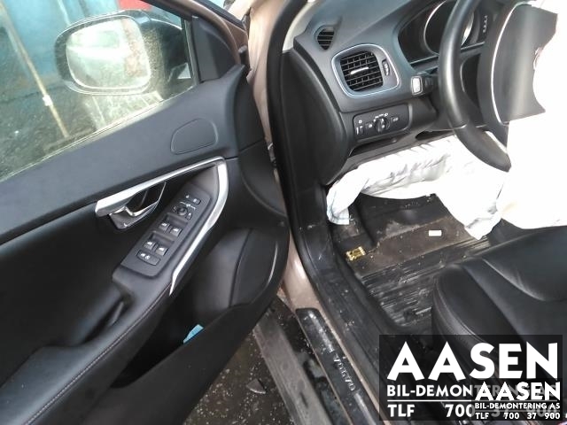 Volvo V40 2012-2019 , Motorkode: D4162T, Girkassekode: 1285041