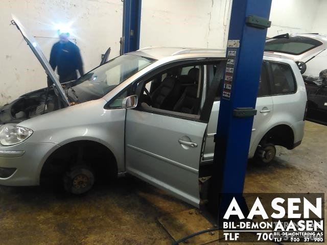 VW Touran 2007-2010 (Type I, Fase 2) , Motorkode: BLS, Girkassekode: KXD / 02Q 300 046 C