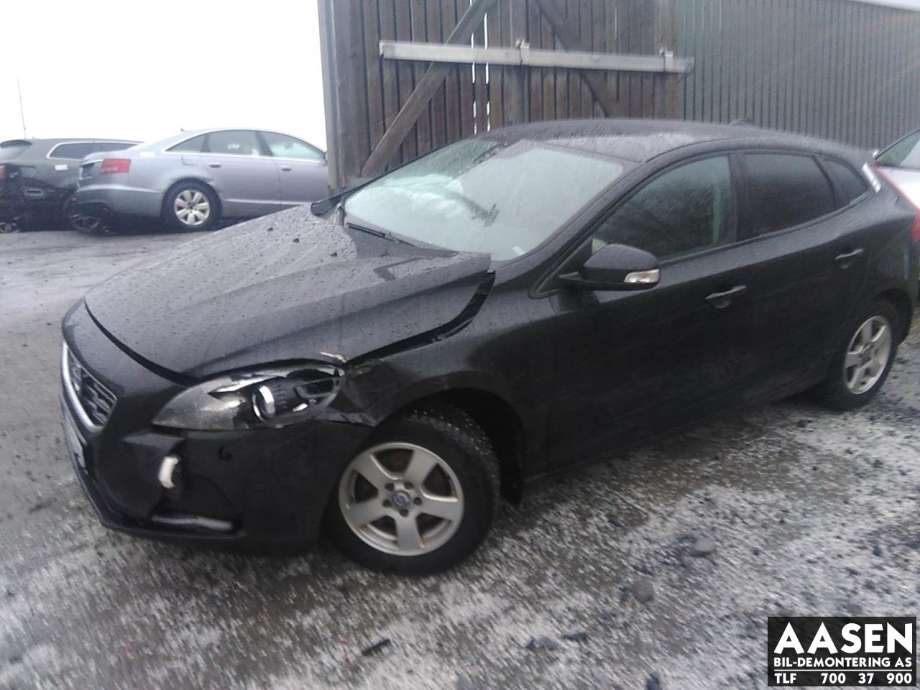 Volvo V40 2012-2019 , Motorkode: D4162T, Girkassekode: 1285228