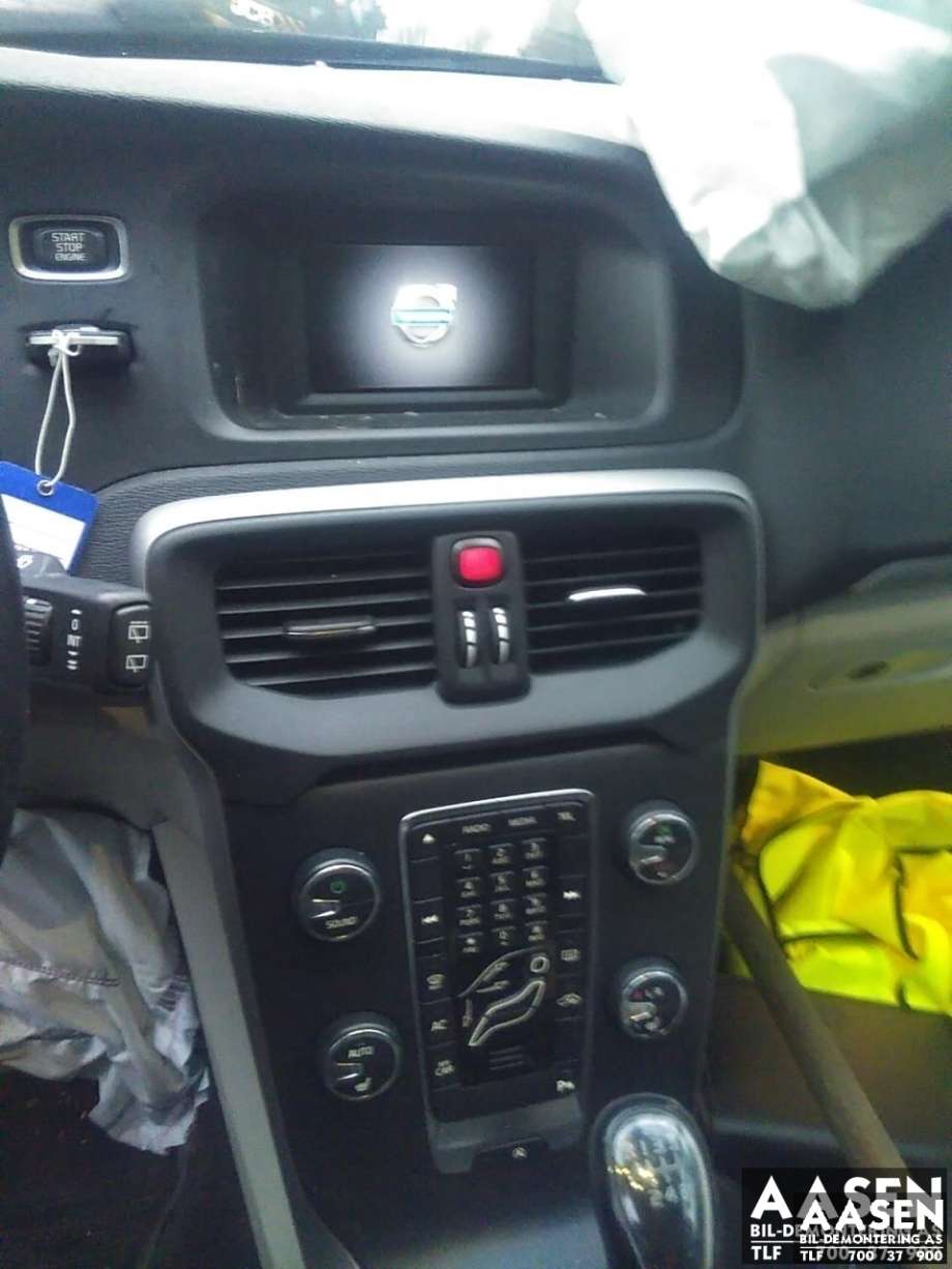 Volvo V40 2012-2019 , Motorkode: D4162T, Girkassekode: 1285228