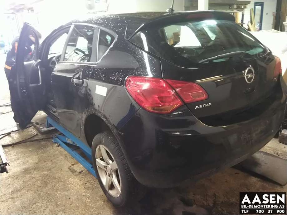 Opel Astra J 2010-2015 , Motorkode: A17DTR, Girkassekode: 