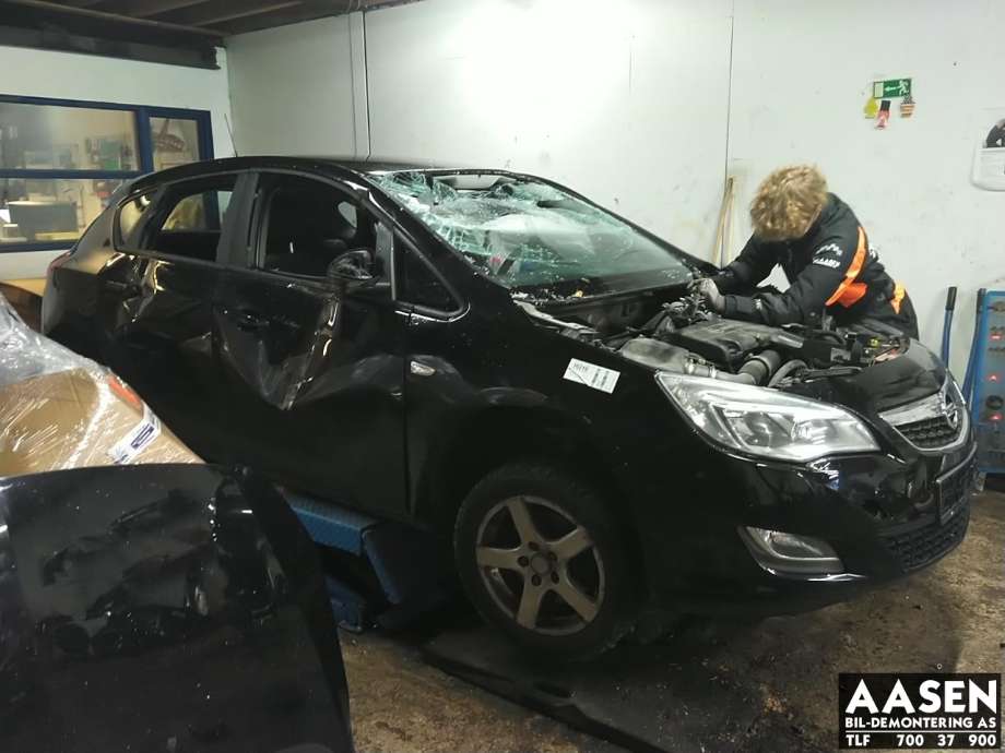 Opel Astra J 2010-2015 , Motorkode: A17DTR, Girkassekode: 