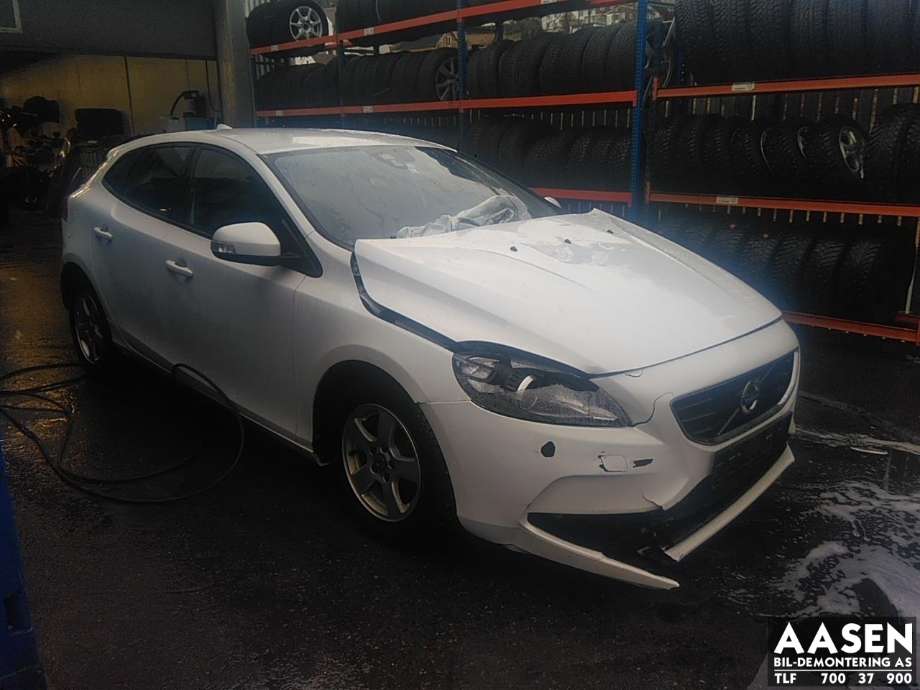 Volvo V40 2012-2019 , Motorkode: D4162T, Girkassekode: 1285228