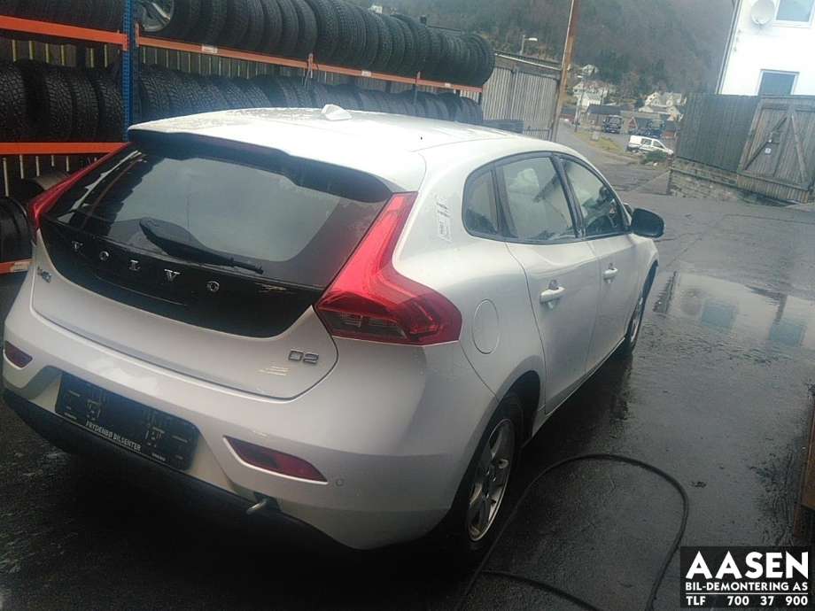 Volvo V40 2012-2019 , Motorkode: D4162T, Girkassekode: 1285228