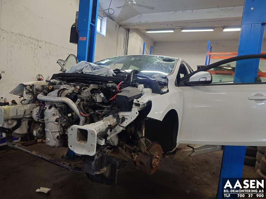 Volvo V40 2012-2019 , Motorkode: D4162T, Girkassekode: 1285228