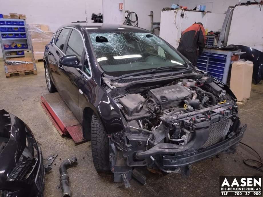 Opel Astra J 2010-2015 , Motorkode: A17DTR, Girkassekode: MZ4