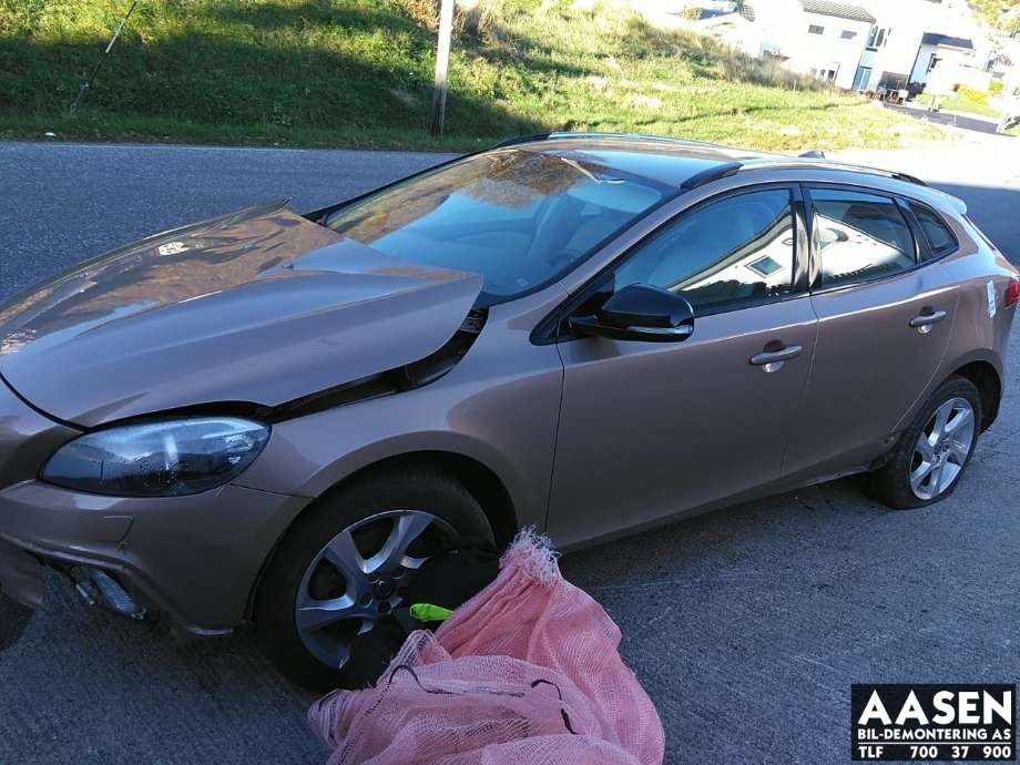 Volvo V40 2012-2019 , Motorkode: D4162T, Girkassekode: 1285227