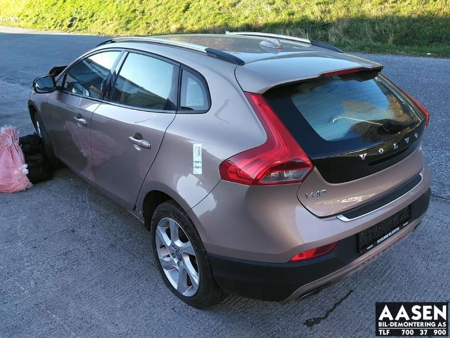 Volvo V40 2012-2019 , Motorkode: D4162T, Girkassekode: 1285227