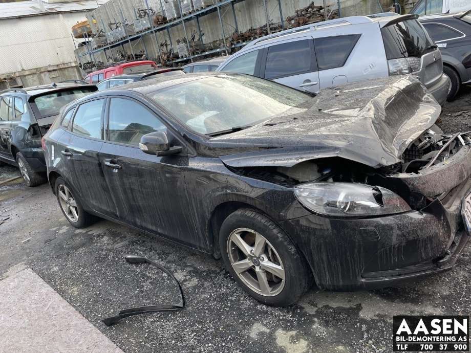 Volvo V40 2012-2019 , Motorkode: D4204T8, Girkassekode: 1285224