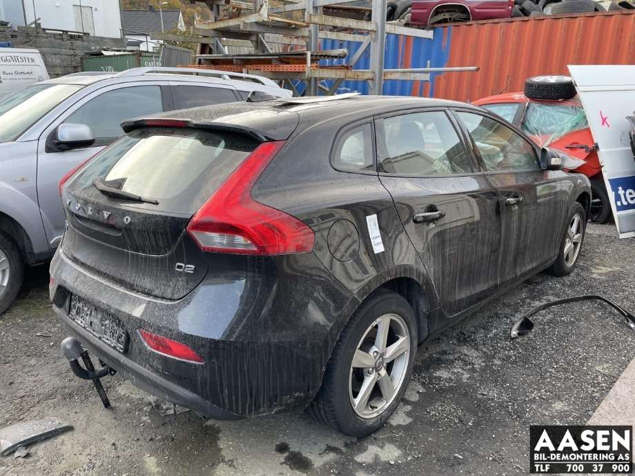 Volvo V40 2012-2019 , Motorkode: D4204T8, Girkassekode: 1285224