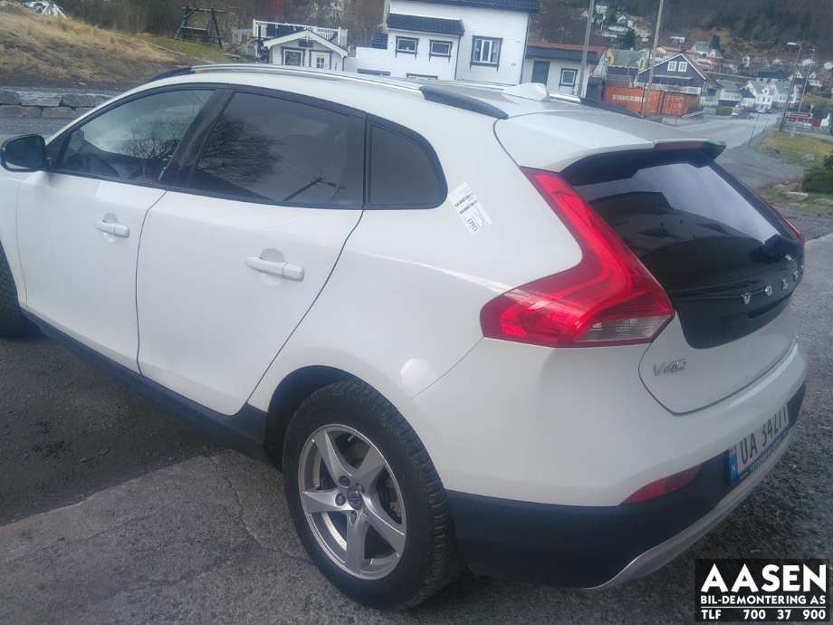 Volvo V40 2012-2019 , Motorkode: D4162T, Girkassekode: 1285227
