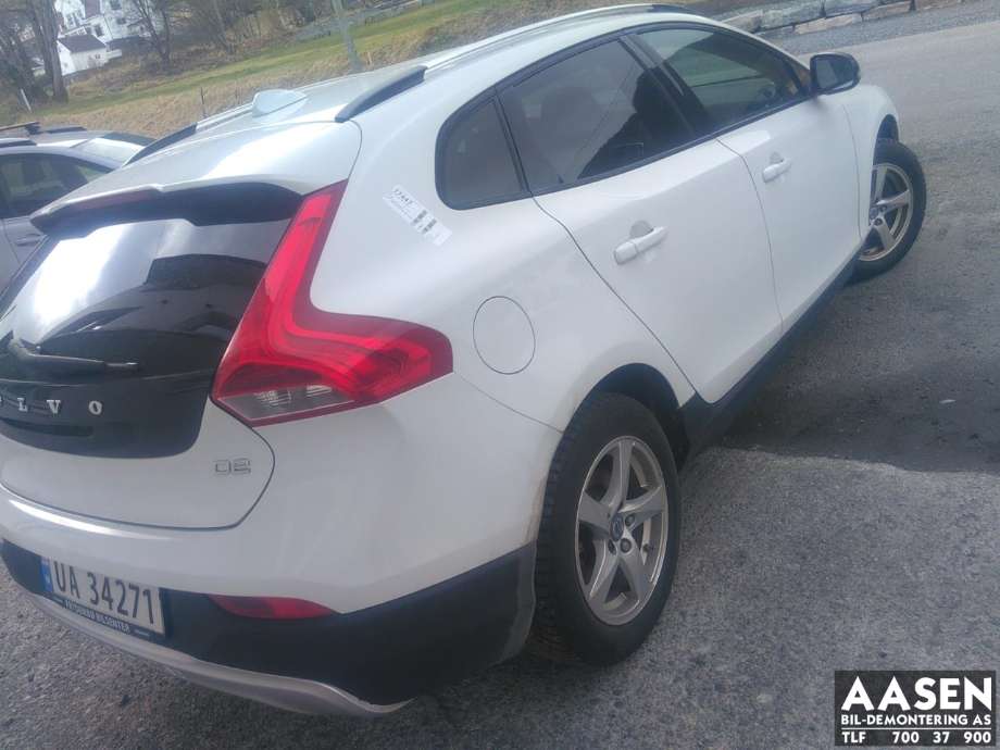 Volvo V40 2012-2019 , Motorkode: D4162T, Girkassekode: 1285227