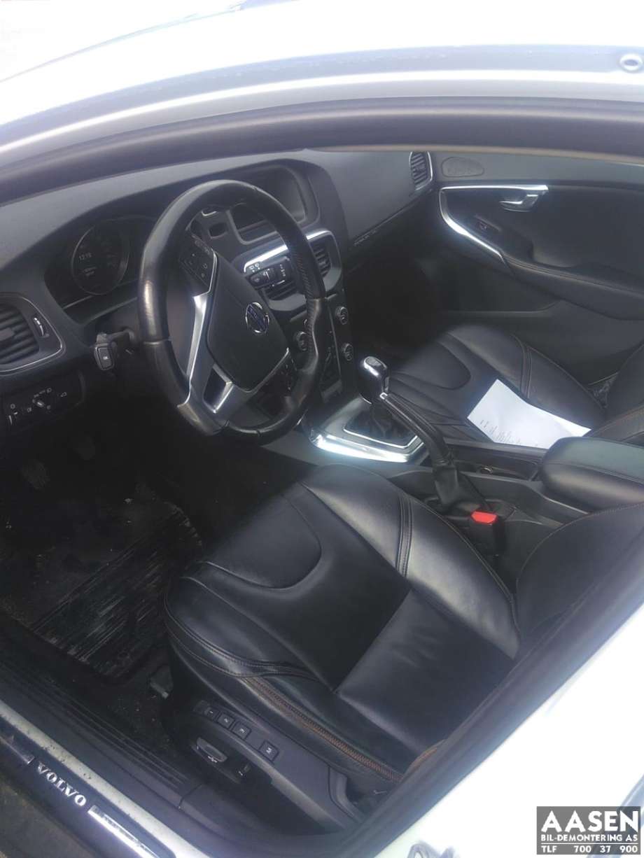 Volvo V40 2012-2019 , Motorkode: D4162T, Girkassekode: 1285227
