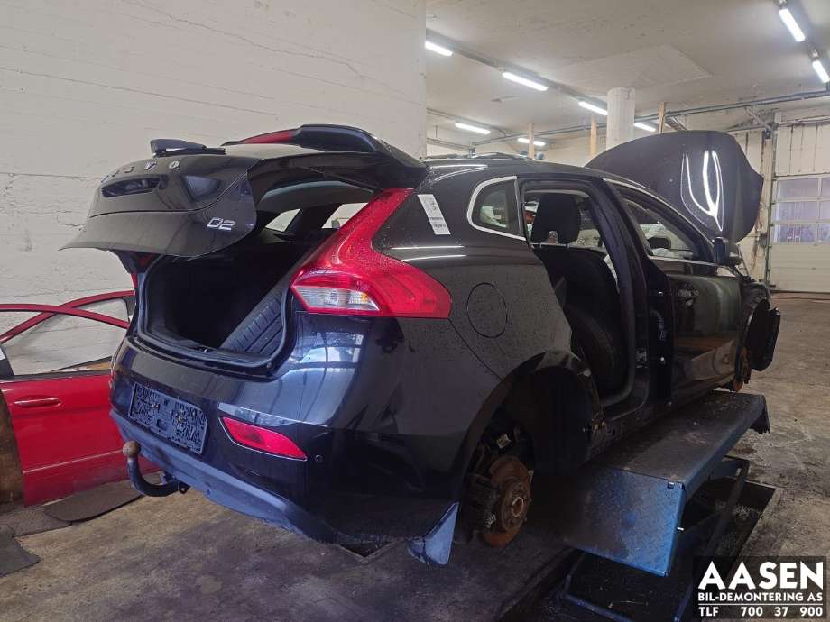 Volvo V40 2012-2019 , Motorkode: D4204T8, Girkassekode: 