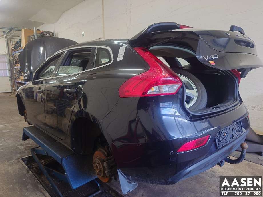 Volvo V40 2012-2019 , Motorkode: D4204T8, Girkassekode: 