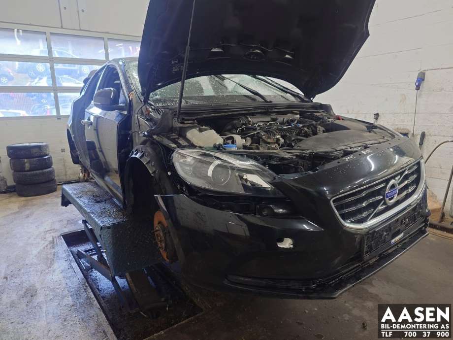Volvo V40 2012-2019 , Motorkode: D4204T8, Girkassekode: 