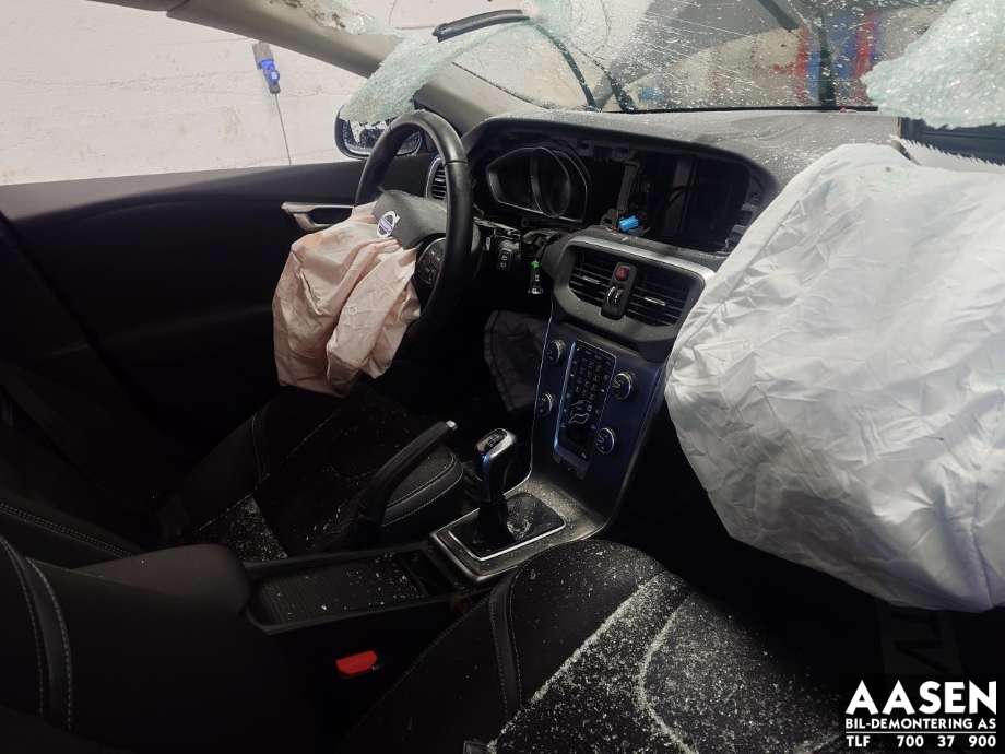 Volvo V40 2012-2019 , Motorkode: D4204T8, Girkassekode: 