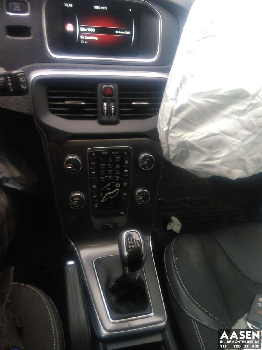 Volvo V40 2012-2019 , Motorkode: D4204T8, Girkassekode: 