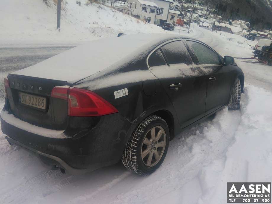 Volvo S60 2010-2014 (Type II, Fase 1) , Motorkode: D5204T3, Girkassekode: 1285035