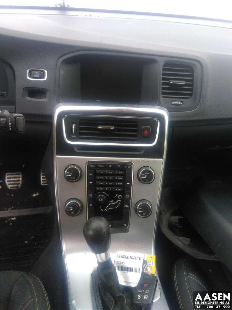 Volvo S60 2010-2014 (Type II, Fase 1) , Motorkode: D5204T3, Girkassekode: 1285035