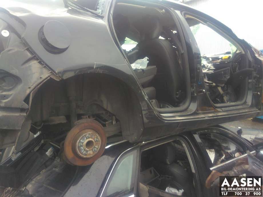 Volvo V40 2012-2019 , Motorkode: B4164T3, Girkassekode: 1285229