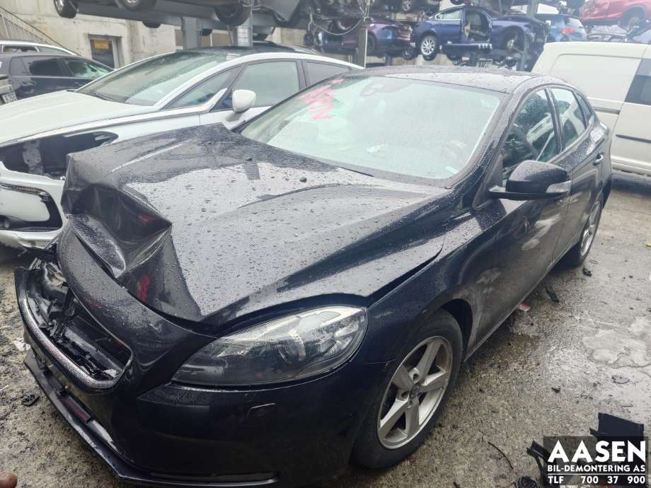 Volvo V40 2012-2019 , Motorkode: D4162T, Girkassekode: 1285228