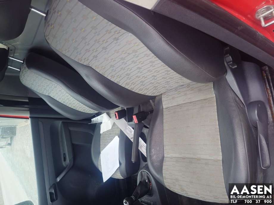 VW Caddy 2010-2015 (Type III, Fase 2) , Motorkode: CFHF, Girkassekode: LNN