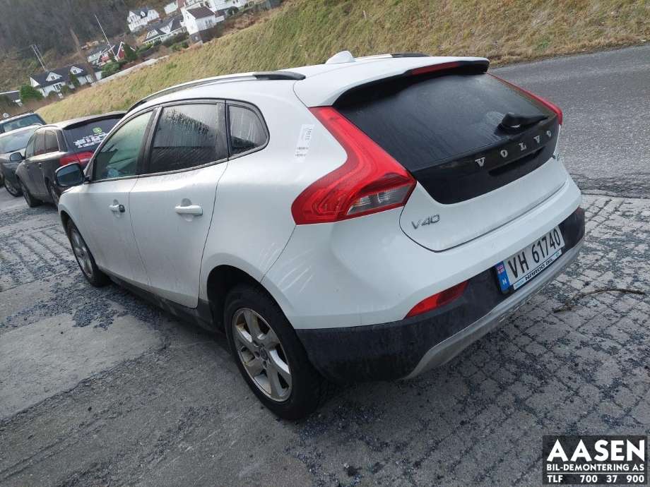 Volvo V40 2012-2019 , Motorkode: D4162T, Girkassekode: 1285227