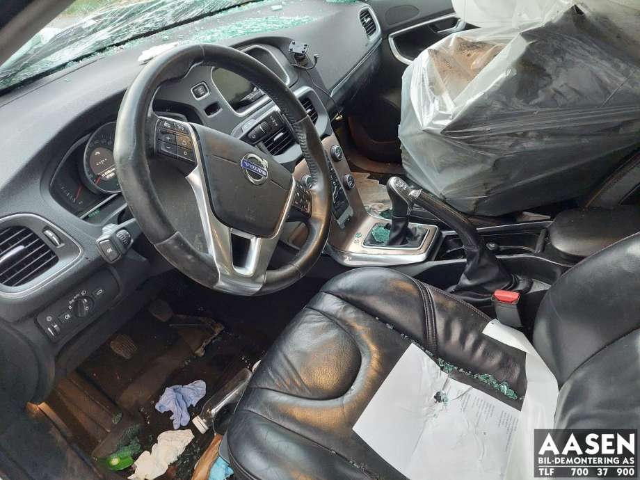 Volvo V40 2012-2019 , Motorkode: 6906334, Girkassekode: 1285217