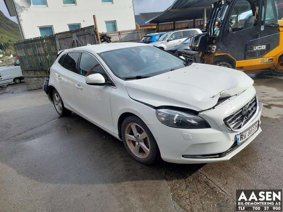 Volvo V40 2012-2019 , Motorkode: D4162T, Girkassekode: 1285041